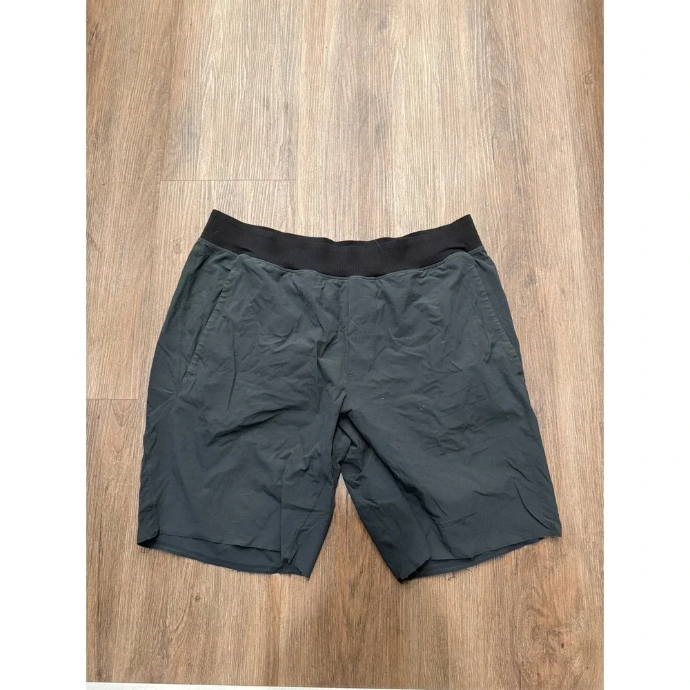 Lululemon Mens Athletic Training Shorts XL Gray Black Distressed Frayed Hem‎
